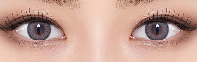 OLENS Tika 3Con Gray 灰色月拋 - 13.5mm 鎖邊設計，展現如水晶球般晶瑩剔透的洋娃娃眼神