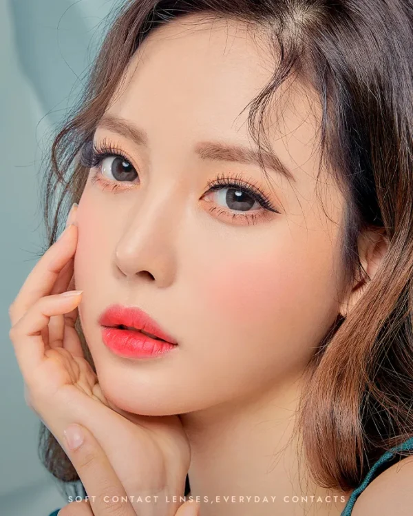 OLENS-Bigsome-Gray-冷灰色美瞳-適合濃妝與派對穿搭的精緻混血氣場