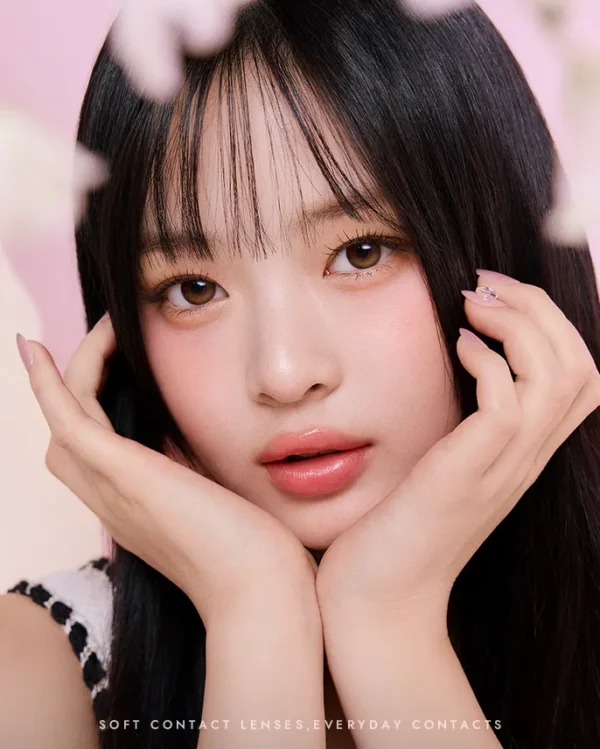 OLENS-Eyelighter-Glowy-1Day-Brown-水光感棕色隱眼與黑髮造型搭配