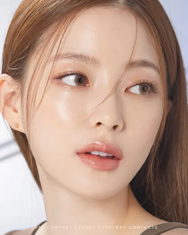 OLENS-棕色隱眼推薦-Russian-Velvet-Brown-異域感淺色瞳孔效果