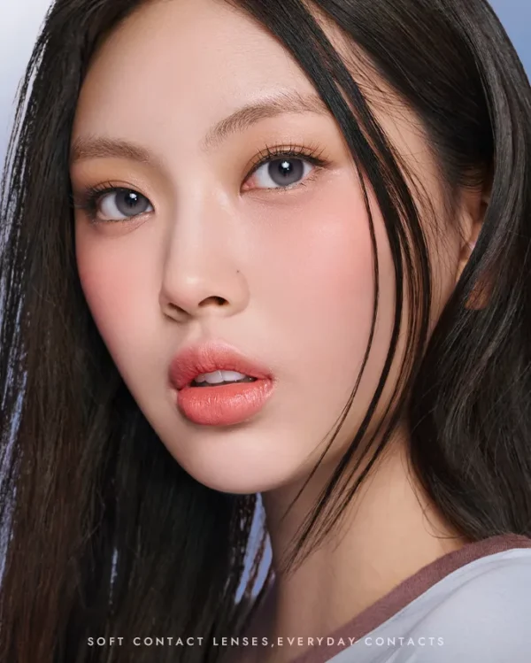 OLENS Muse Shine Gray 形象照：冷灰色調顯現清冷優雅氣質，適合搭配日常妝容或出席重要場合。